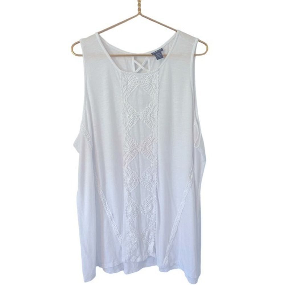 Torrid Woman’s White Top With Crocheted‎ Detailing, Size 4